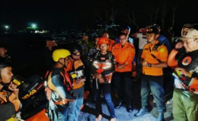 
					Tim Gabungan Sukses Evakuasi Lima Penumpang Kapal yang Terjebak di Perairan Pesisir Barat