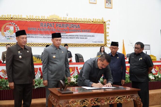 
					Bupati Novriwan Jaya Hadiri Rapat Paripurna DPRD Tubaba Bahas Raperda Pertanggungjawaban APBD 2024