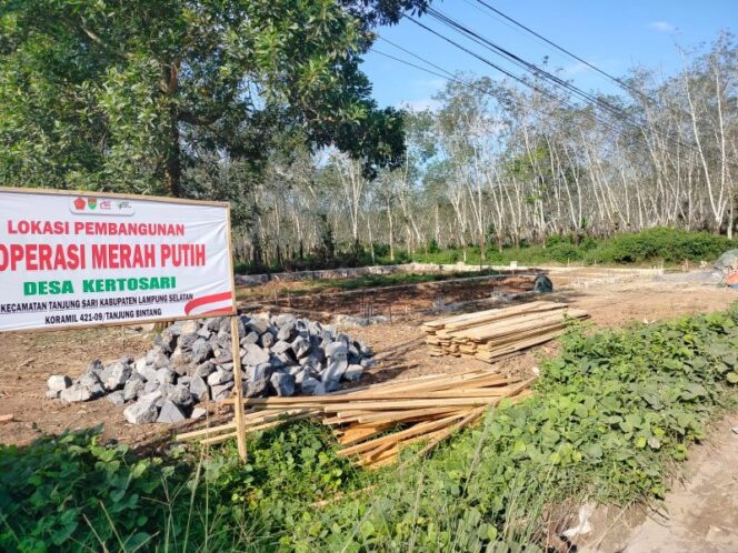 
					Pembangunan Kantor KMP Desa Kertosari Disinyalir Diborong Oknum PNS Staf Kecamatan Tanjung Sari.