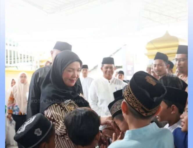 
					Wali Kota Bandar Lampung, Hj. Eva Dwiana Pimpin Safari Ramadhan 1447 H di Masjid Al-Ikhlas Labuhan Ratu, Serahkan Bantuan Pembangunan Masjid
