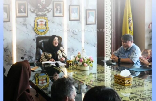 
					Wali Kota Bandar Lampung, Hj. Eva Dwiana Serahkan Bantuan Pengobatan, Korban Bencana dan Santunan Kematian kepada 15 Warga