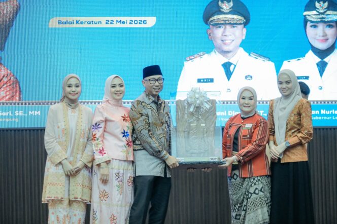 
					Gubernur Rahmat Mirzani Djausal Hadiri Acara Penyerahan Juara Lomba “Cawo Bubalah Lampung”