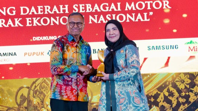 
					Eva Dwiana Raih Disway Top Regional Leader Awards 2026 Berkat Komitmen Majukan UMKM