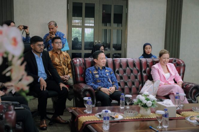 
					Pemprov Lampung dan PT Nusantara Plastik Energi Jalin Kerja Sama Pengolahan Sampah dan Energi Hijau