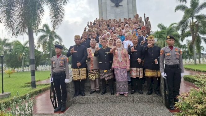
					Ziarah ke TMP Kedaton, Eva Dwiana Ajak Gen Z Teladani Semangat Pahlawan