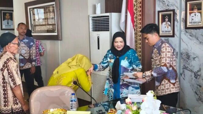 
					Wali Kota Eva Dwiana Imbau Warga Cabut Saklar Listrik untuk Cegah Kebakaran