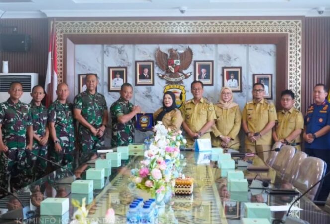 
					Wali Kota Bandar Lampung, Hj. Eva Dwiana, Menerima Kunjungan dan Audiensi dari (Danlanal) Angkatan Laut Lampung