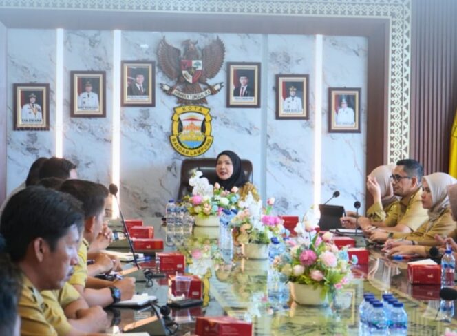 
					Wali Kota Bandar Lampung Hj. Eva Dwiana Memimpin Rapat Koordinasi Bersama Para Camat dan Lurah se-Kota Bandar Lampung