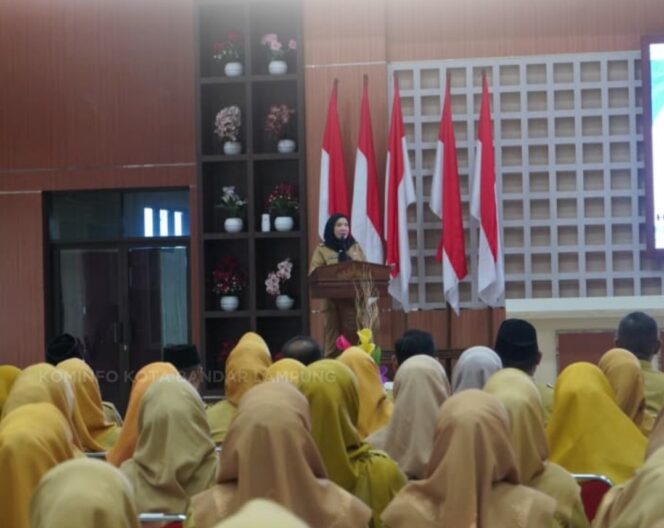 
					Wali Kota Eva Dwiana Menghadiri Rapat Musyawarah Kerja Kepala Sekolah (MKKS) SD dan SMP di lingkungan Pemerintah Kota Bandar Lampung