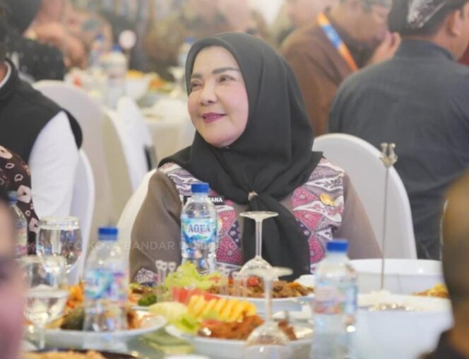 
					Wali Kota Bandar Lampung, Hj. Eva Dwiana Hadiri Gala Dinner HUT ke-54 REI di Bandar Lampung