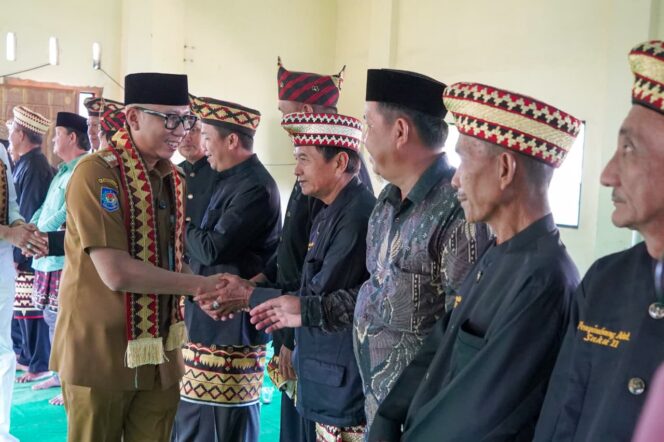 
					Temui Tokoh Adat Jabung, Gubernur Mirza Fokus Perkuat SDM, Infrastruktur, dan Ekonomi Desa