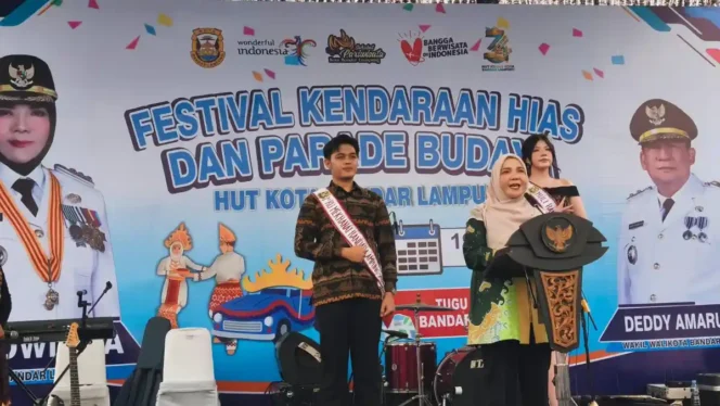 
					Eva Dwiana Buka Festival Kendaraan Hias dan Pawai Budaya Meriahkan HUT ke-344 Kota Bandar Lampung