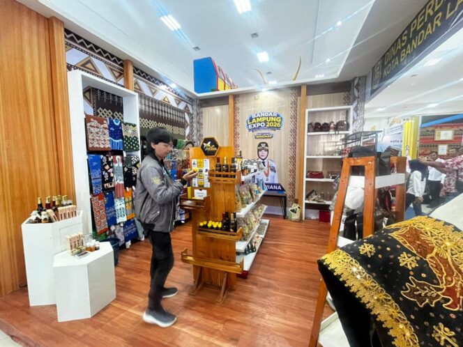 
					UMKM Raup Omzet Rp100 Juta Lebih di Bandar Lampung Expo 2026, Transaksi Ditarget Tembus Rp3 Miliar