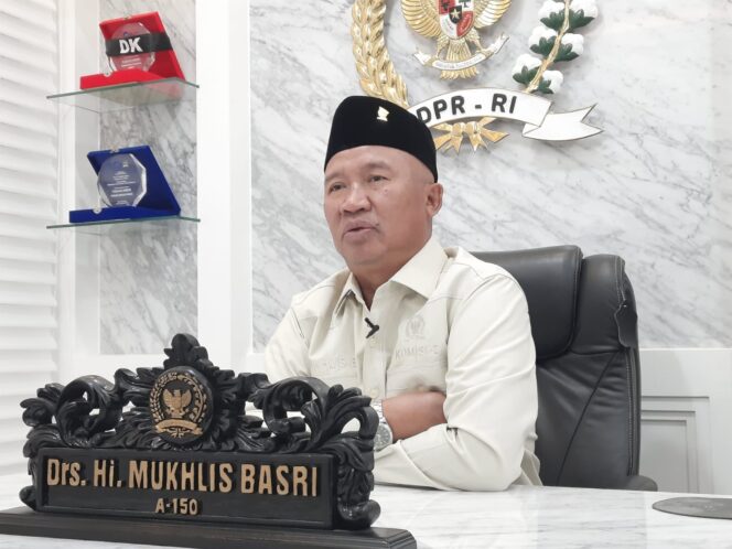 
					ANGGOTA DPR RI KOMISI V MUKHLIS BASRI: KOORDINASI DENGAN BMKG & BASARNAS, WARGA LAMPUNG DIMINTA TETAP SIAGA HADAPI SEBARAN ABU VULKANIK ANAK GUNUNG KRAKATAU