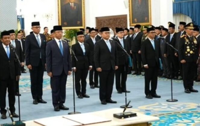 
					BREAKING! Prabowo Rombak Kabinet Hari Ini, Listyo Sigit Jadi KSP, Kapolri Diganti